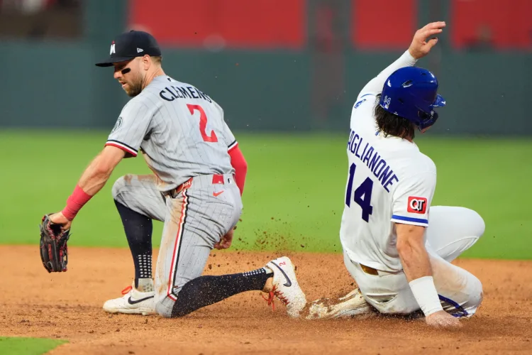 Bobby Witt Jr. leads Royals over Twins